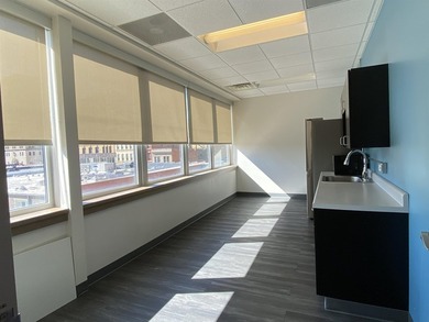 Exceptional opportunity to acquire a Class A office building in - photo 7