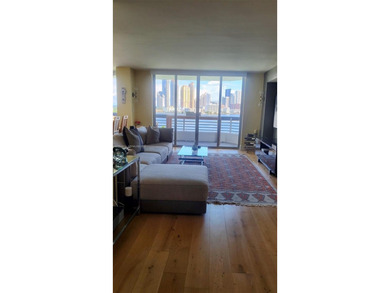 Beautifully remodeled residence in Mystic Pointe Tower 300