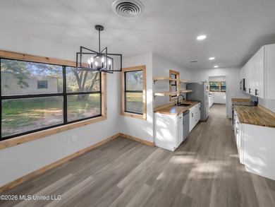 Country Living at Its Finest! Welcome home to this beautifully - photo 3