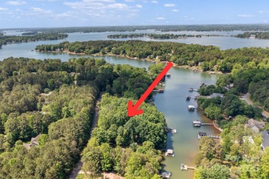 Lake Home ActiveUnderContr in Mooresville, North Carolina