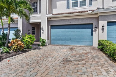 Welcome to this beautifully maintained 3-bedroom, 2.5-bath - photo 2