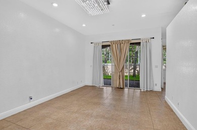 Welcome to this beautifully maintained 3-bedroom, 2.5-bath - photo 7
