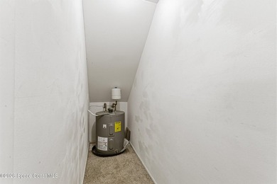 Opportunity awaits in this spacious 3-bed, 2-bath end-unit - photo 14