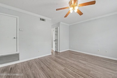 LOCATION LOCATION LOCATION! Move-in ready condo in the heart of - photo 5