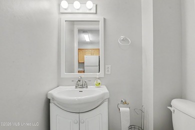 LOCATION LOCATION LOCATION! Move-in ready condo in the heart of - photo 7