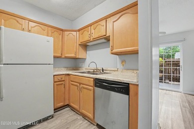 LOCATION LOCATION LOCATION! Move-in ready condo in the heart of - photo 9