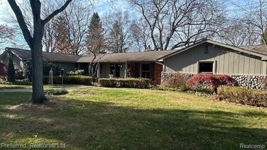 (private lake, pond, creek) Home Active Under Contract in Bloomfield Michigan