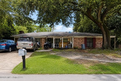 Investor opportunity in Chateau Lake Terrace! This spacious - photo 1