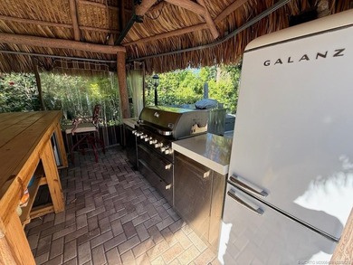 This extra-large 3,902 sq. ft. lot offers the ultimate in - photo 6
