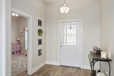 Quality Craftsmanship in a Prime Location! This stunning move-in - photo 3