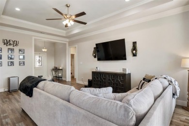 Quality Craftsmanship in a Prime Location! This stunning move-in - photo 6
