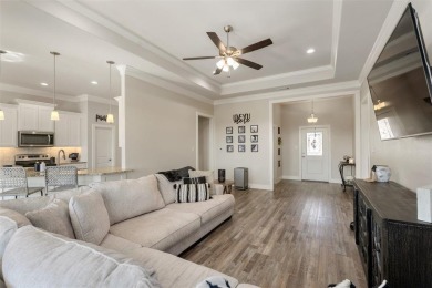 Quality Craftsmanship in a Prime Location! This stunning move-in - photo 7