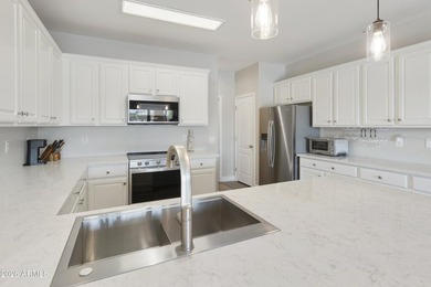 Move right into this beautifully maintained, fully furnished - photo 8
