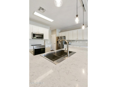 Move right into this beautifully maintained, fully furnished - photo 9