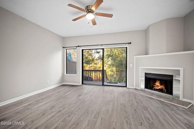 This villa has a bright, refreshed, move-in-ready feel with NEW - photo 11
