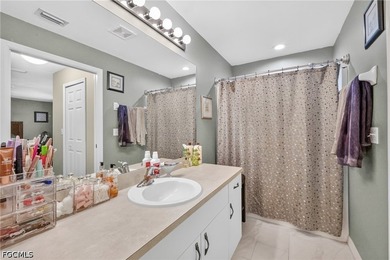 NO FLOOD ZONE!!! Beautiful 3 BD 2 BA with Spacious Layout and - photo 15