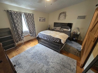 Check out this fully remodeled 3-bed, 2-bath home with a heated - photo 15