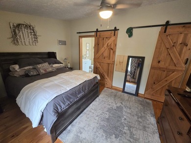 Check out this fully remodeled 3-bed, 2-bath home with a heated - photo 16