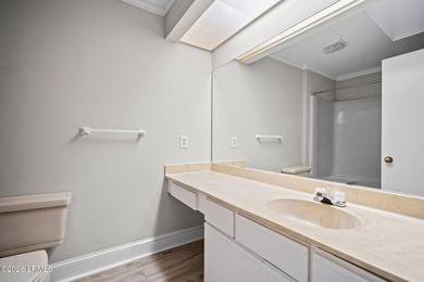 This villa has a bright, refreshed, move-in-ready feel with NEW - photo 19