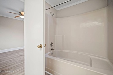 This villa has a bright, refreshed, move-in-ready feel with NEW - photo 20