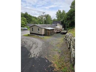 Check out this fully remodeled 3-bed, 2-bath home with a heated - photo 20