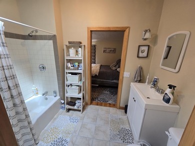 Check out this fully remodeled 3-bed, 2-bath home with a heated - photo 21