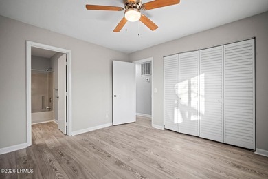 This villa has a bright, refreshed, move-in-ready feel with NEW - photo 23