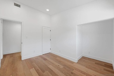 Just blocks from the sparkling shoreline of Mission Bay, this - photo 31