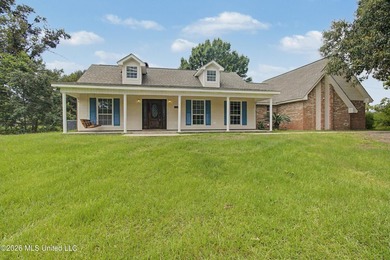 Welcome to your own private retreat in the highly desirable - photo 2