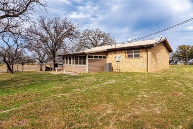 Waterfront retreat on sought-after Tanglewood Island, spanning - photo 32