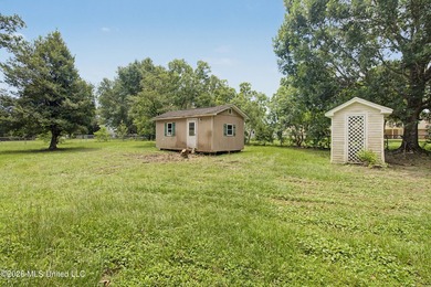 Welcome to your own private retreat in the highly desirable - photo 4