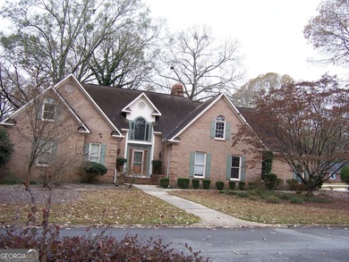 Need some room this is it !!! 5 Bdrm 3 Bth all Brick home. Huge - photo 1