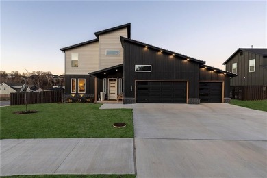 Talk about exciting price per foot! Open house 7/19! Modern - photo 2
