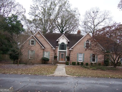 Need some room this is it !!! 5 Bdrm 3 Bth all Brick home. Huge - photo 2