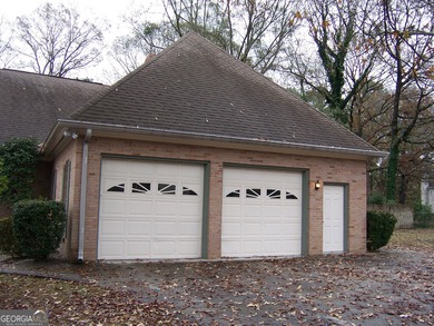 Need some room this is it !!! 5 Bdrm 3 Bth all Brick home. Huge - photo 4