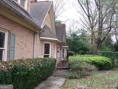 Need some room this is it !!! 5 Bdrm 3 Bth all Brick home. Huge - photo 5