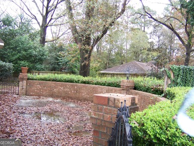 Need some room this is it !!! 5 Bdrm 3 Bth all Brick home. Huge - photo 7