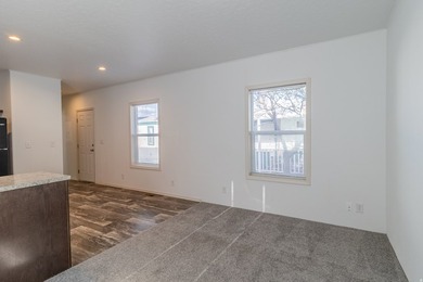 Clean and well-maintained 2 bed, 2 bath home in a quiet Roy - photo 4