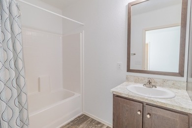Clean and well-maintained 2 bed, 2 bath home in a quiet Roy - photo 5