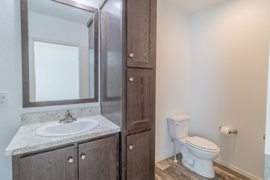 Clean and well-maintained 2 bed, 2 bath home in a quiet Roy - photo 8