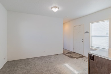 Clean and well-maintained 2 bed, 2 bath home in a quiet Roy - photo 9