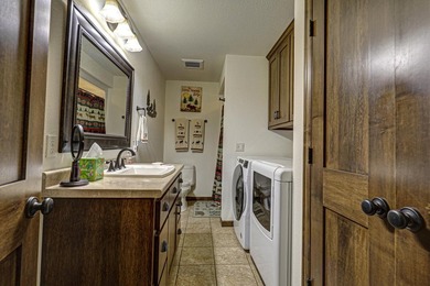 Beautiful 3BR-3BA ranch built in 2012 on the full recreational - photo 11
