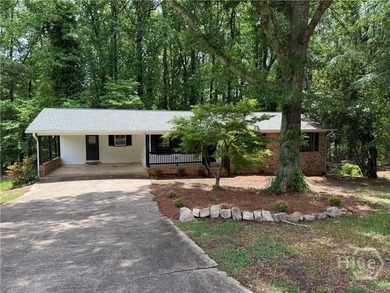 Adorable and fully remodeled ranch on a basement in the highly - photo 1