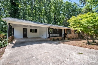 Adorable and fully remodeled ranch on a basement in the highly - photo 2