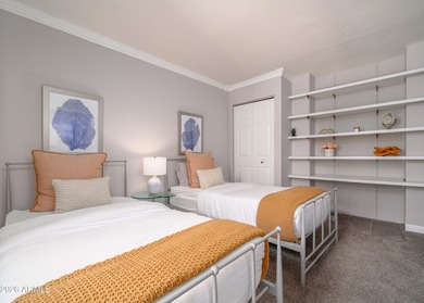 Lovely 2nd floor condo in sought-after Biltmore features 2 BR, 1 - photo 11