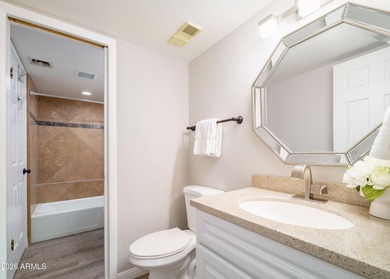 Lovely 2nd floor condo in sought-after Biltmore features 2 BR, 1 - photo 19
