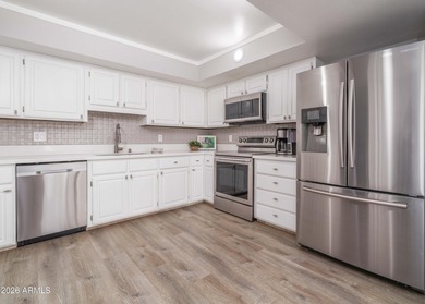 Lovely 2nd floor condo in sought-after Biltmore features 2 BR, 1 - photo 20