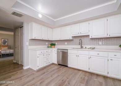 Lovely 2nd floor condo in sought-after Biltmore features 2 BR, 1 - photo 21