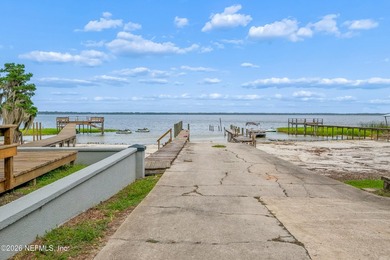 LAKEFRONT LIVING ON BEAUTIFUL LAKE SANTA FE! Enjoy spectacular - photo 3