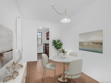 Immaculate Move In ready 1Bedroom 1 Bath Co-op unit with tons of - photo 3